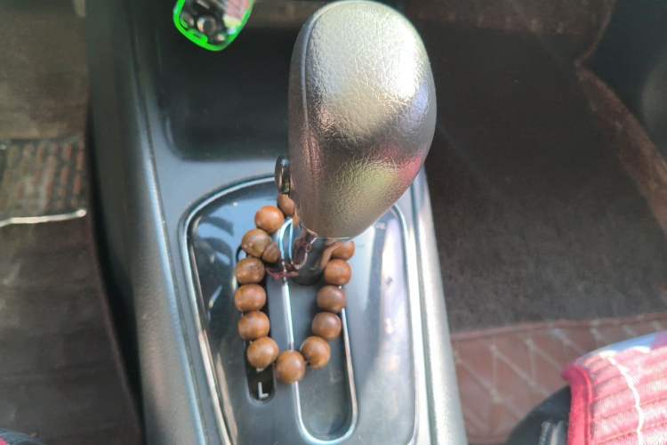 Used Nissan Tiida 2013 1.6L CVT Cool Cafe Edition Gear Lever