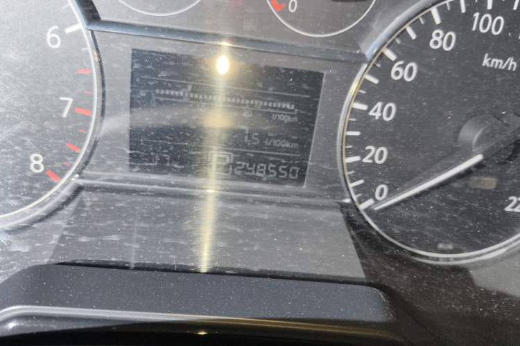 Used Nissan Tiida 2013 1.6L CVT Cool Cafe Edition Odometer Close Up