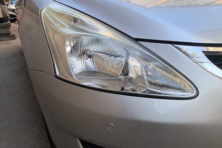 Used Nissan Tiida 2013 1.6L CVT Cool Cafe Edition Right Front Headlight
