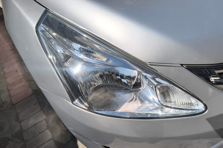 Used Nissan Tiida 2013 1.6L CVT Cool Cafe Edition Right Front Headlight