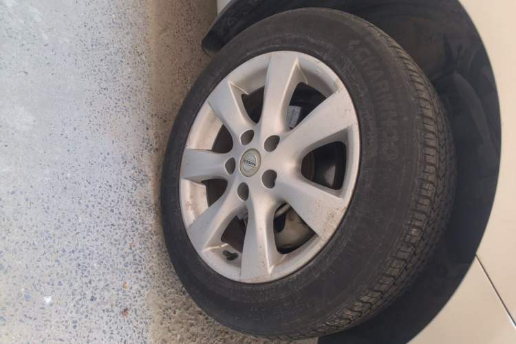 Used Nissan Tiida 2013 1.6L CVT Cool Cafe Edition Right Front Wheel Hub