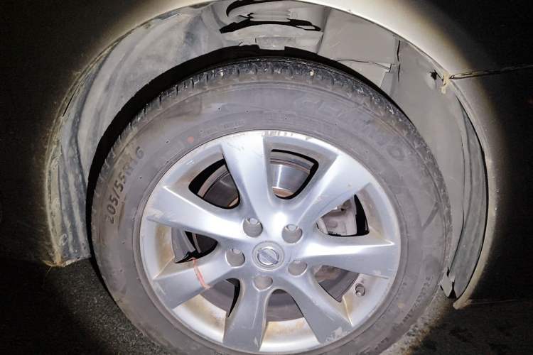 Used Nissan Tiida 2013 1.6L CVT Cool Cafe Edition Right Front Wheel Hub