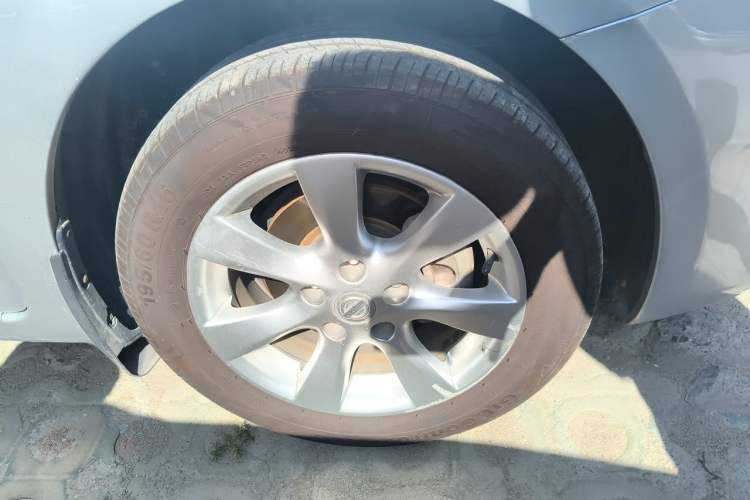 Used Nissan Tiida 2013 1.6L CVT Cool Cafe Edition Right Front Wheel Hub