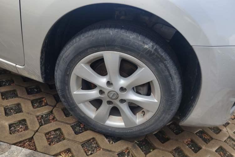 Used Nissan Tiida 2013 1.6L CVT Cool Cafe Edition Right Front Wheel Hub