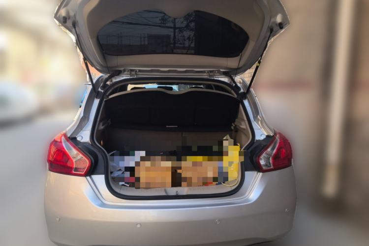 Used Nissan Tiida 2013 1.6L CVT Cool Cafe Edition Trunk