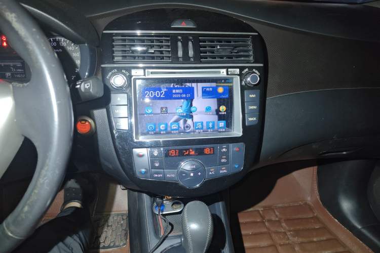 Used Nissan Tiida 2013 1.6L CVT Cool Cafe Edition Audio And AC Panel