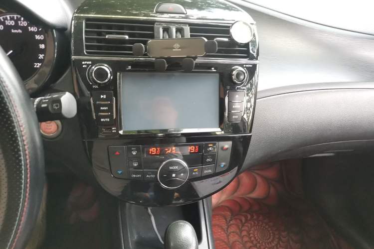 Used Nissan Tiida 2013 1.6L CVT Cool Cafe Edition Audio And AC Panel