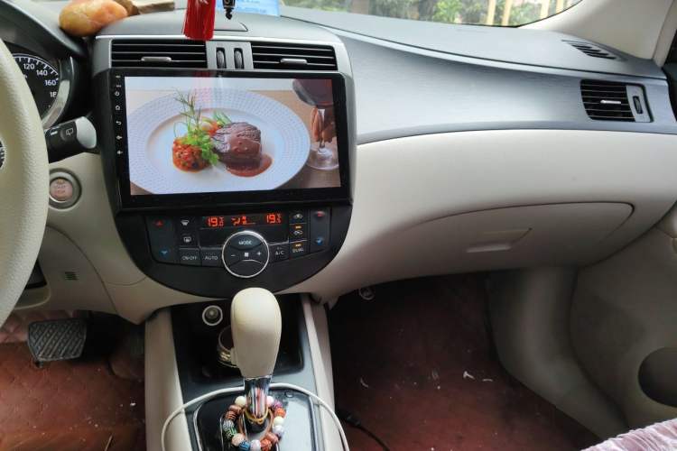 Used Nissan Tiida 2013 1.6L CVT Cool Cafe Edition Audio And AC Panel