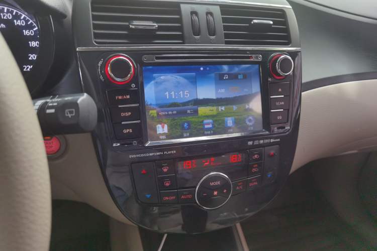 Used Nissan Tiida 2013 1.6L CVT Cool Cafe Edition Audio And AC Panel