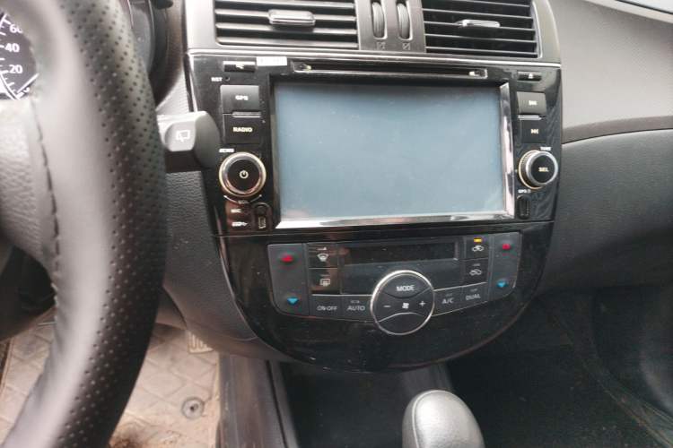 Used Nissan Tiida 2013 1.6L CVT Cool Cafe Edition Audio And AC Panel