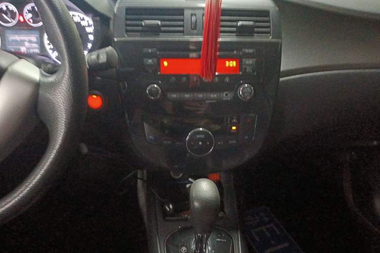 Used Nissan Tiida 2013 1.6L CVT Cool Cafe Edition Audio And AC Panel
