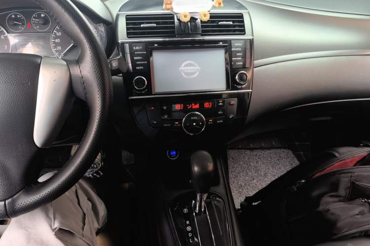 Used Nissan Tiida 2013 1.6L CVT Cool Cafe Edition Audio And AC Panel
