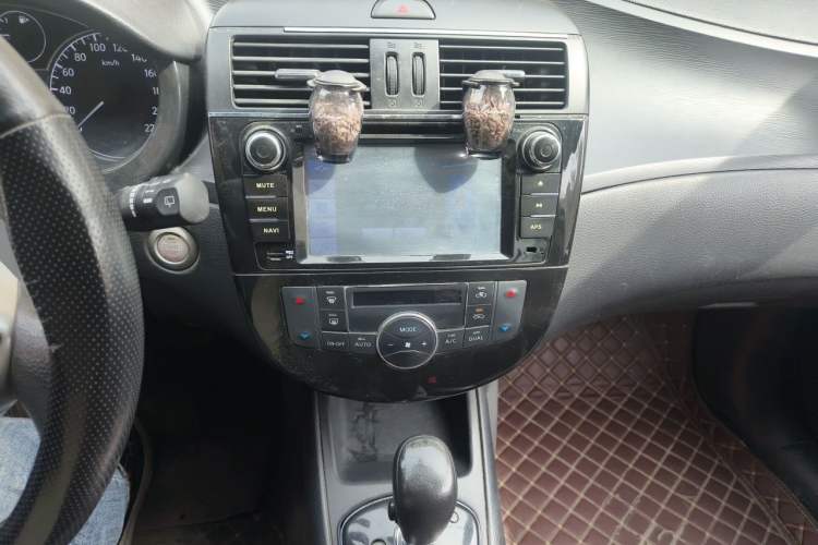 Used Nissan Tiida 2013 1.6L CVT Cool Cafe Edition Audio And AC Panel