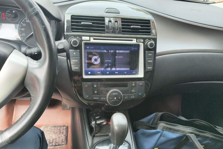 Used Nissan Tiida 2013 1.6L CVT Cool Cafe Edition Audio And AC Panel