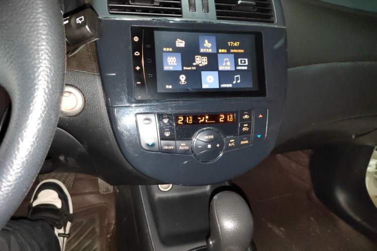 Used Nissan Tiida 2013 1.6L CVT Cool Cafe Edition Audio And AC Panel