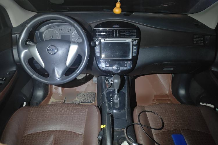 Used Nissan Tiida 2013 1.6L CVT Cool Cafe Edition Center Console