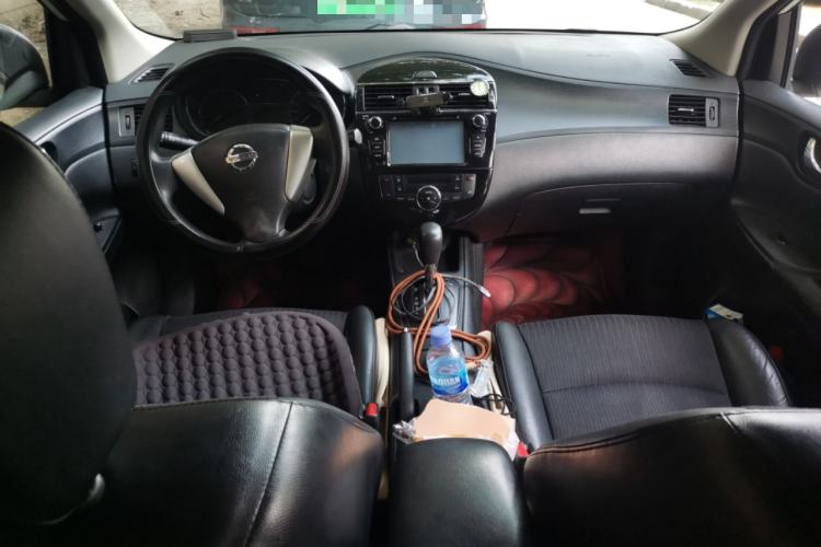 Used Nissan Tiida 2013 1.6L CVT Cool Cafe Edition Center Console