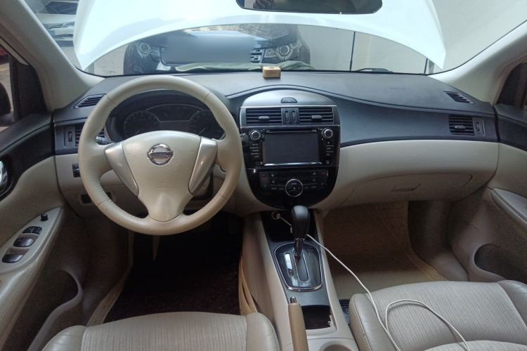 Used Nissan Tiida 2013 1.6L CVT Cool Cafe Edition Center Console