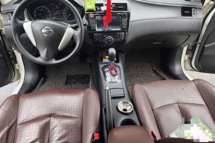 Used Nissan Tiida 2013 1.6L CVT Cool Cafe Edition Center Console