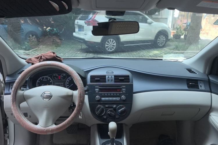 Used Nissan Tiida 2013 1.6L CVT Cool Cafe Edition Center Console