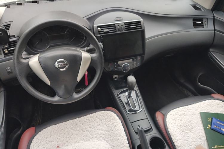 Used Nissan Tiida 2013 1.6L CVT Cool Cafe Edition Center Console