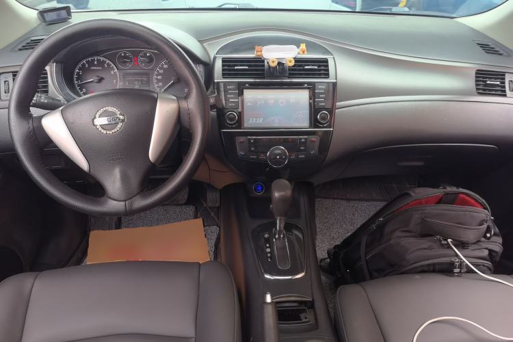 Used Nissan Tiida 2013 1.6L CVT Cool Cafe Edition Center Console