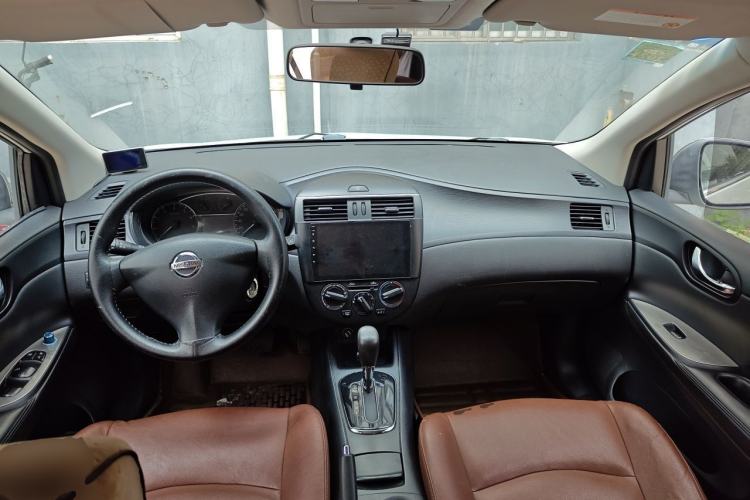 Used Nissan Tiida 2013 1.6L CVT Cool Cafe Edition Center Console