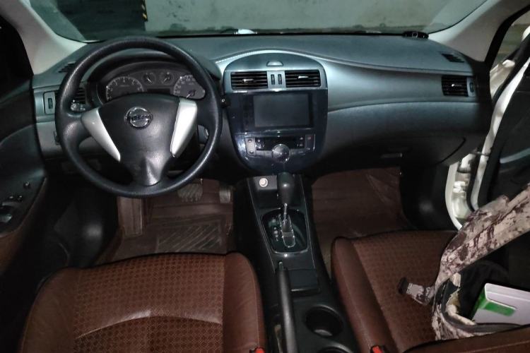 Used Nissan Tiida 2013 1.6L CVT Cool Cafe Edition Center Console