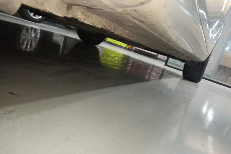 Used Nissan Tiida 2013 1.6L CVT Cool Cafe Edition Chassis Front Left