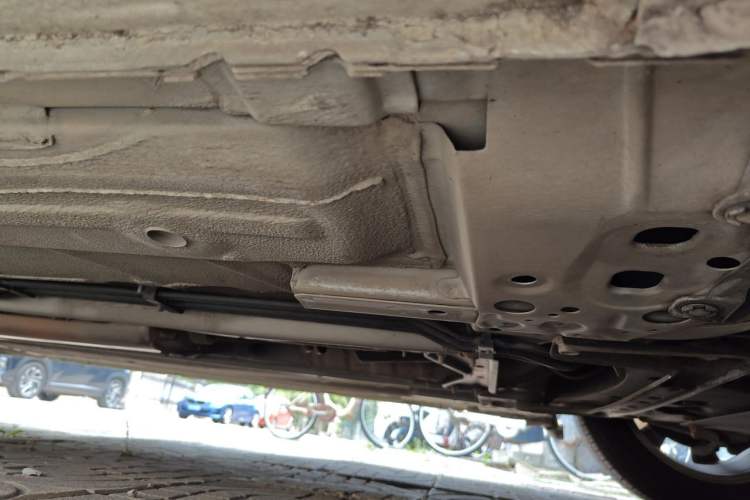 Used Nissan Tiida 2013 1.6L CVT Cool Cafe Edition Chassis Front Right