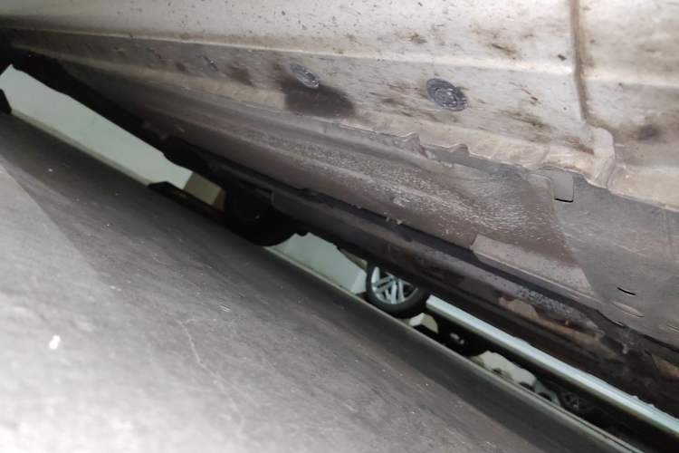 Used Nissan Tiida 2013 1.6L CVT Cool Cafe Edition Chassis Front Right