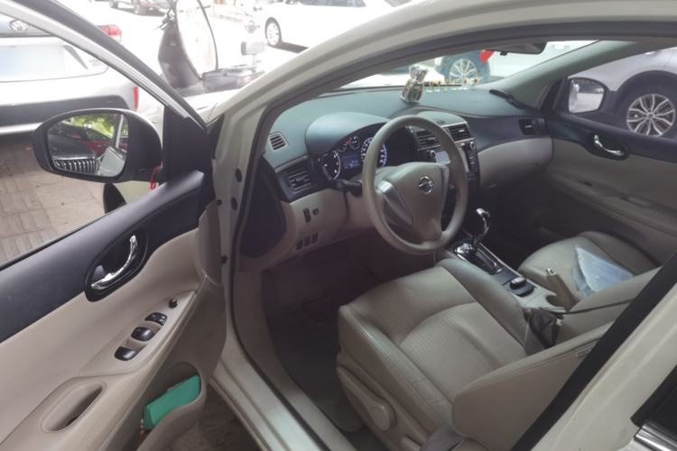 Used Nissan Tiida 2013 1.6L CVT Cool Cafe Edition Driver Seat