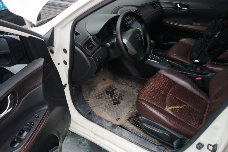 Used Nissan Tiida 2013 1.6L CVT Cool Cafe Edition Driver Seat