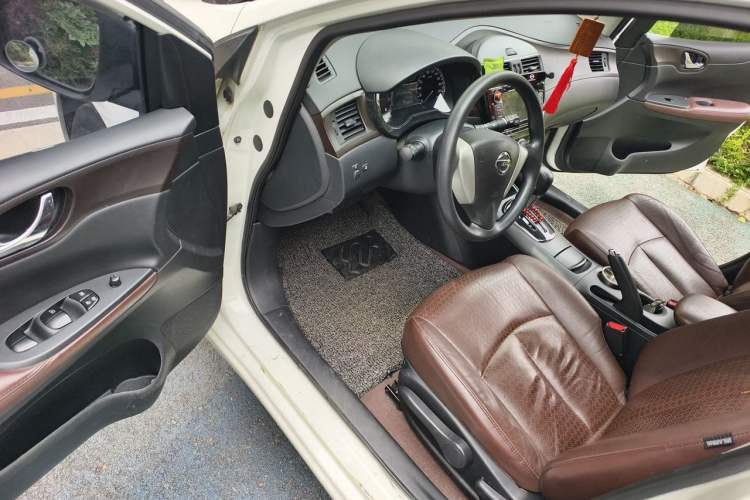 Used Nissan Tiida 2013 1.6L CVT Cool Cafe Edition Driver Seat
