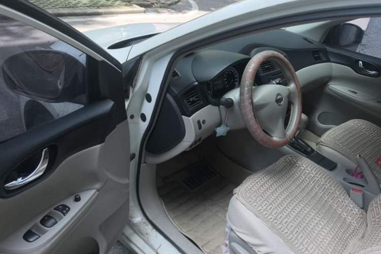 Used Nissan Tiida 2013 1.6L CVT Cool Cafe Edition Driver Seat