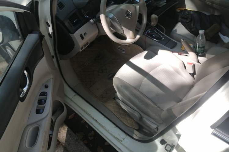 Used Nissan Tiida 2013 1.6L CVT Cool Cafe Edition Driver Seat