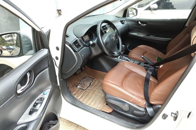 Used Nissan Tiida 2013 1.6L CVT Cool Cafe Edition Driver Seat
