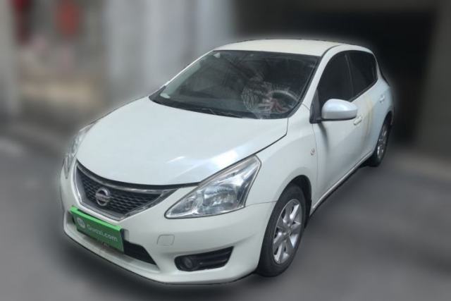 Ojetý Nissan Tiida 2013 1.6L CVT Cool Cafe Edition