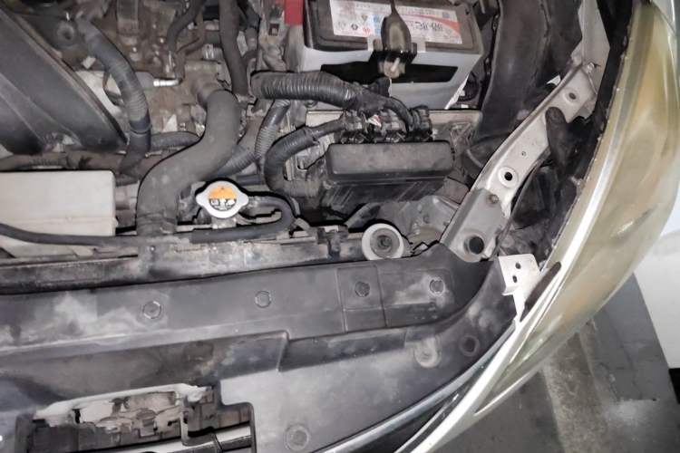 Used Nissan Tiida 2013 1.6L CVT Cool Cafe Edition Engine Bay Left