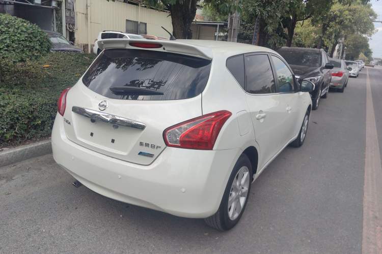 Used Nissan Tiida 2013 1.6L CVT Cool Cafe Edition Exterior 5