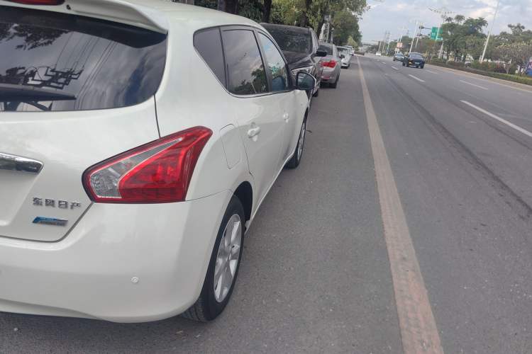 Used Nissan Tiida 2013 1.6L CVT Cool Cafe Edition Exterior 6