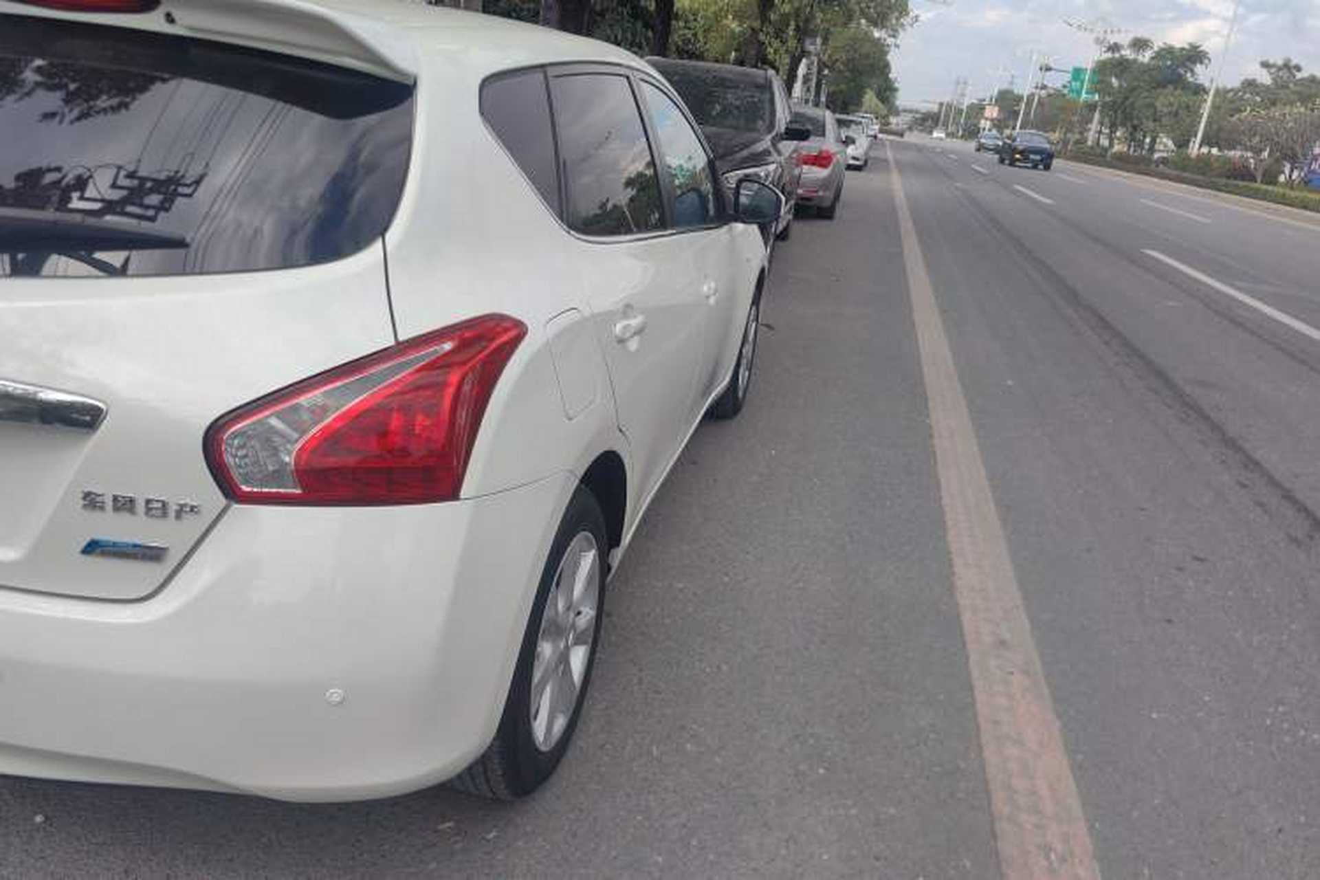 Used Nissan Tiida 2013 1.6L CVT Cool Cafe Edition Exterior 6