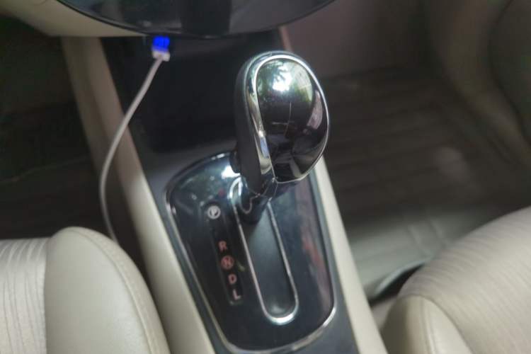 Used Nissan Tiida 2013 1.6L CVT Cool Cafe Edition Gear Lever
