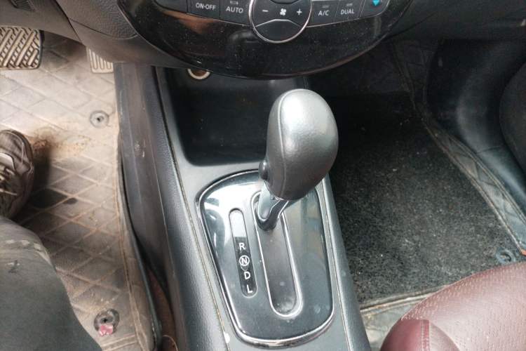 Used Nissan Tiida 2013 1.6L CVT Cool Cafe Edition Gear Lever