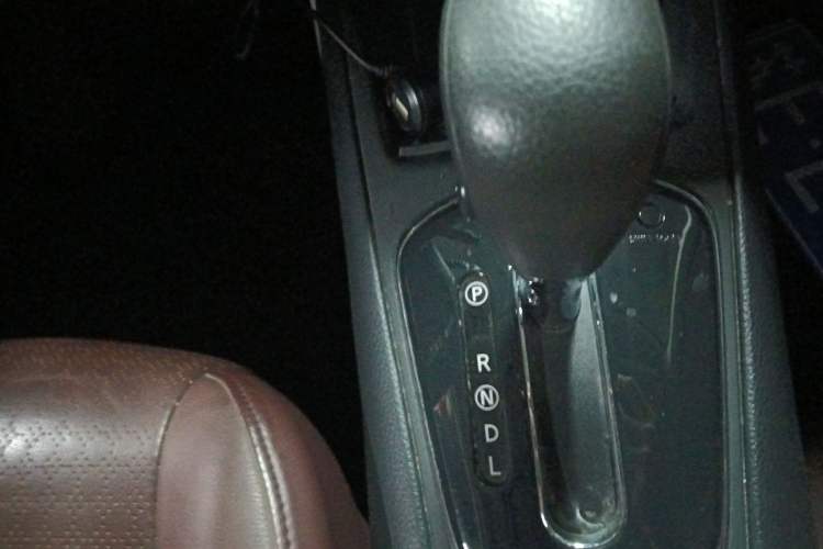 Used Nissan Tiida 2013 1.6L CVT Cool Cafe Edition Gear Lever