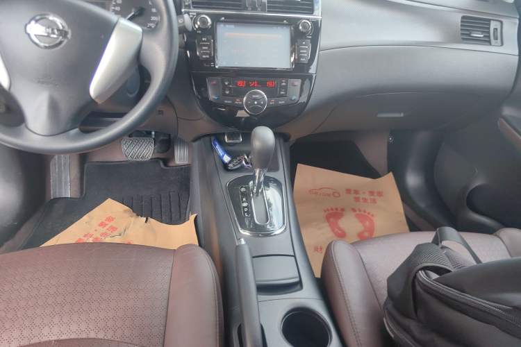 Used Nissan Tiida 2013 1.6L CVT Cool Cafe Edition Gear Lever