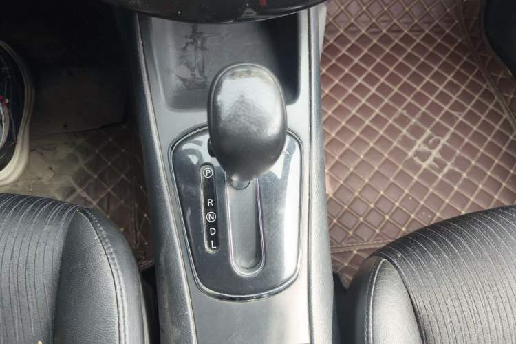 Used Nissan Tiida 2013 1.6L CVT Cool Cafe Edition Gear Lever