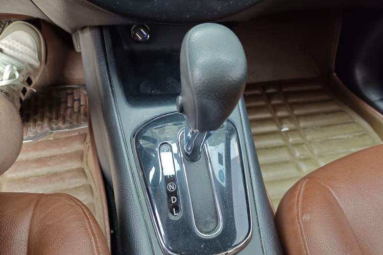 Used Nissan Tiida 2013 1.6L CVT Cool Cafe Edition Gear Lever