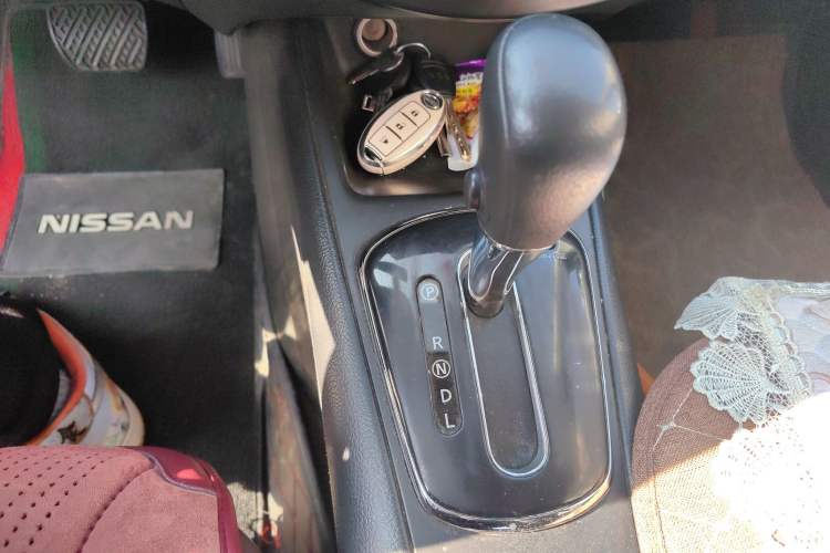 Used Nissan Tiida 2013 1.6L CVT Cool Cafe Edition Gear Lever