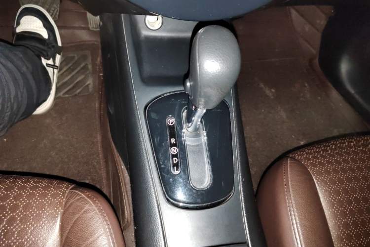 Used Nissan Tiida 2013 1.6L CVT Cool Cafe Edition Gear Lever